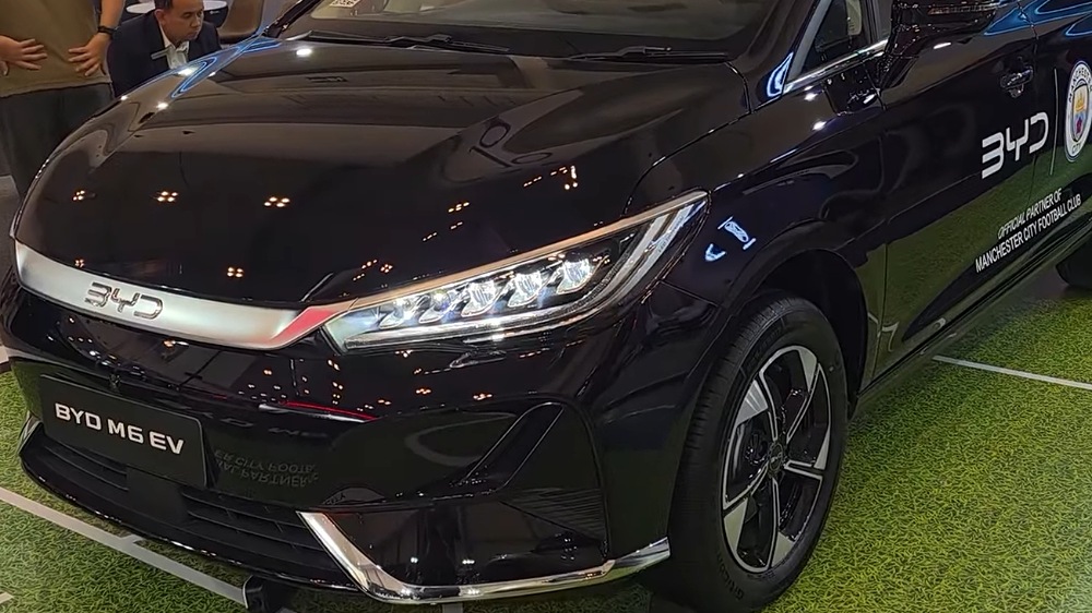 BYD M6 EV CKD vs M6 DM, Ini Perbedaan yang Paling Terlihat