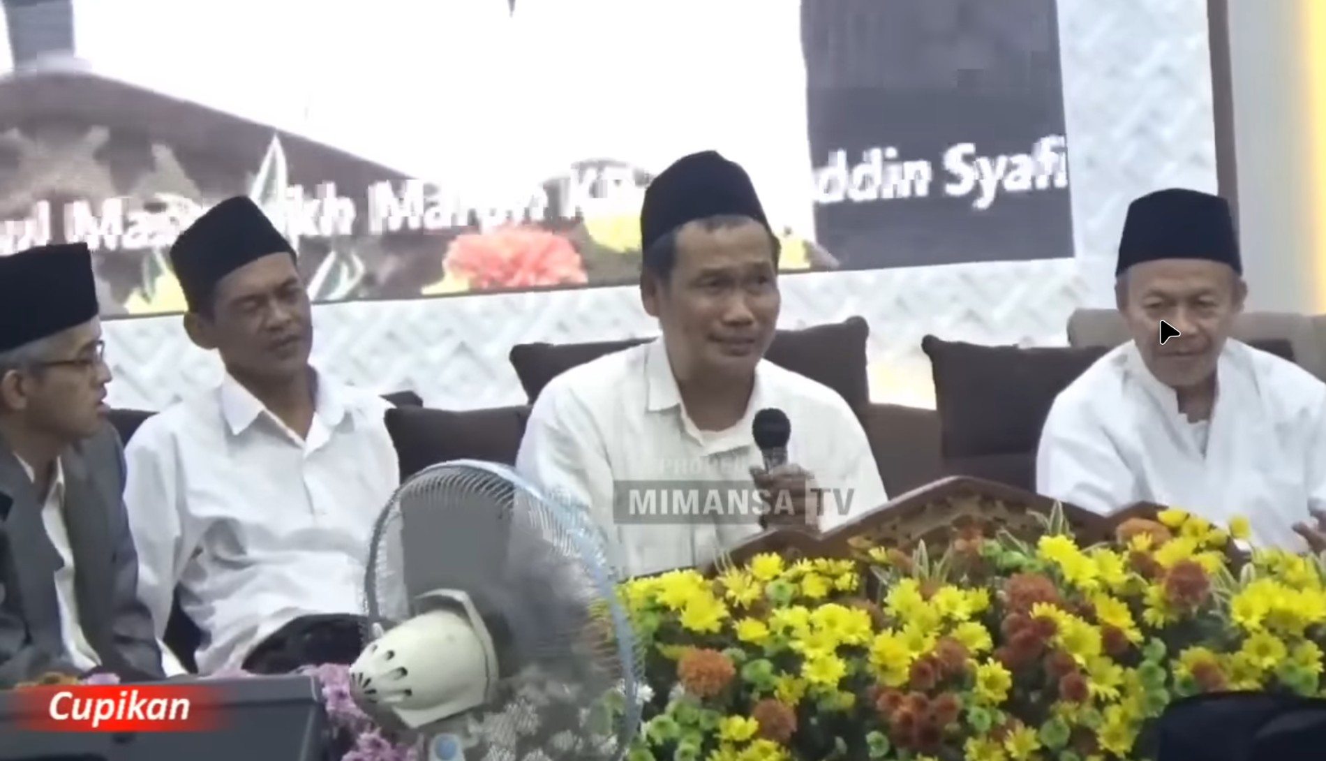 Gus Baha: Al-Qur'an Mudah Dipahami, Sahabat Nabi Menangkap Maknanya Tanpa Belajar Alfiyah (2)
