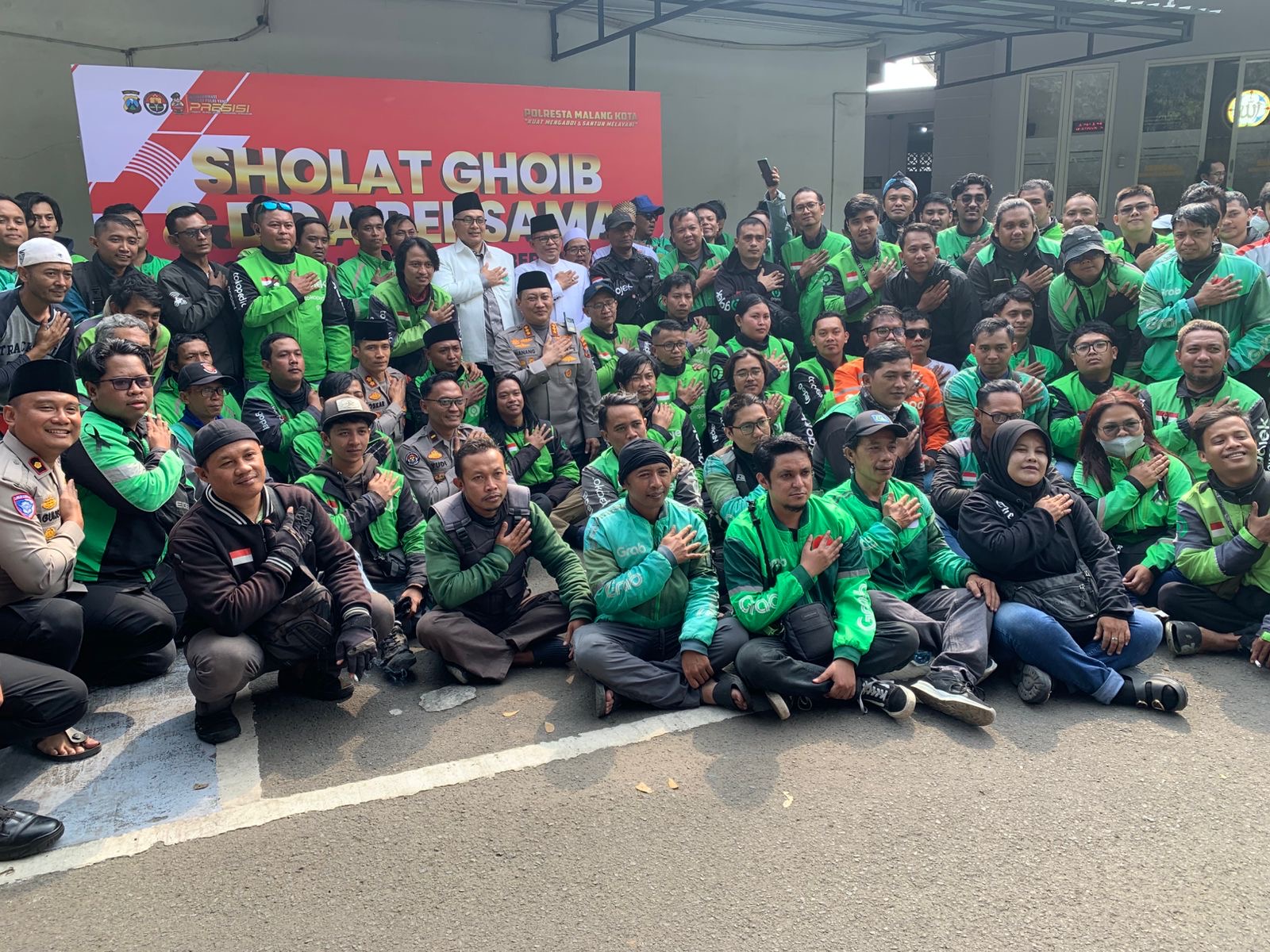 Polresta Malang Kota dan Ojol Gelar Salat Gaib, Doa Bersama untuk Affan Kurniawan