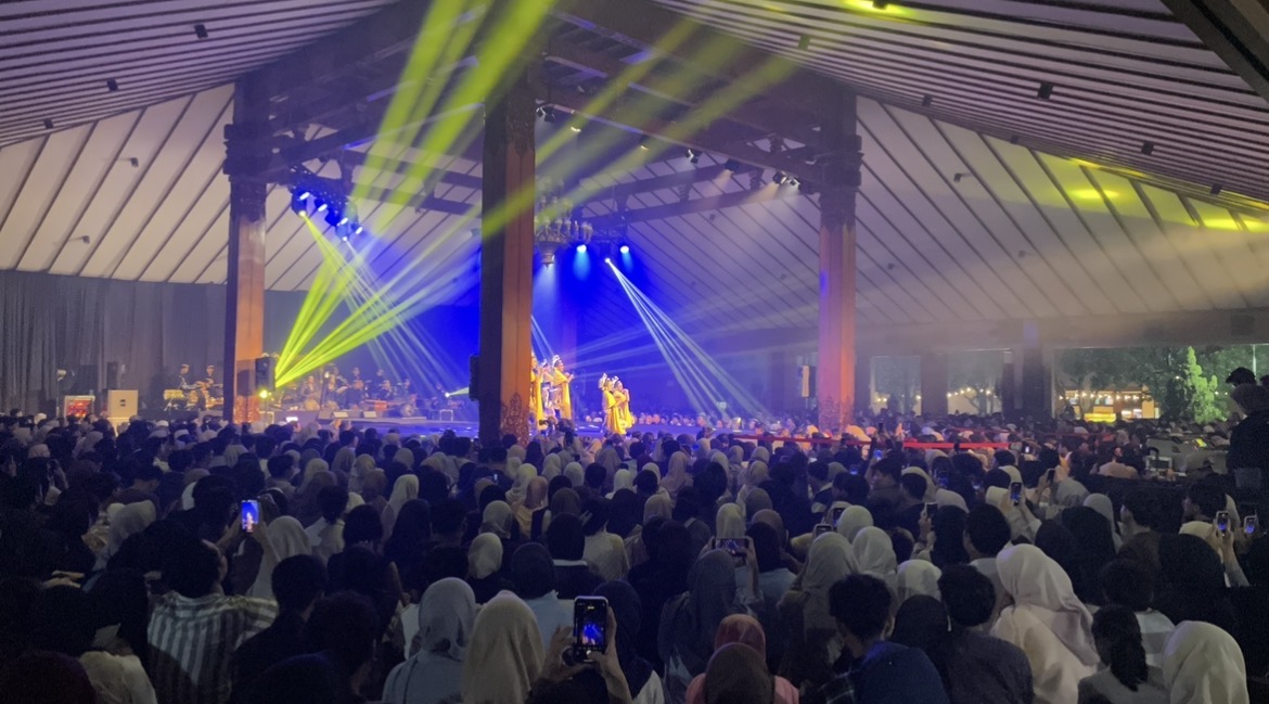 Ribuan Warga Serbu Chandrasmara, Pertunjukan Budaya Ini Jadi Magnet Malam Minggu di Malang