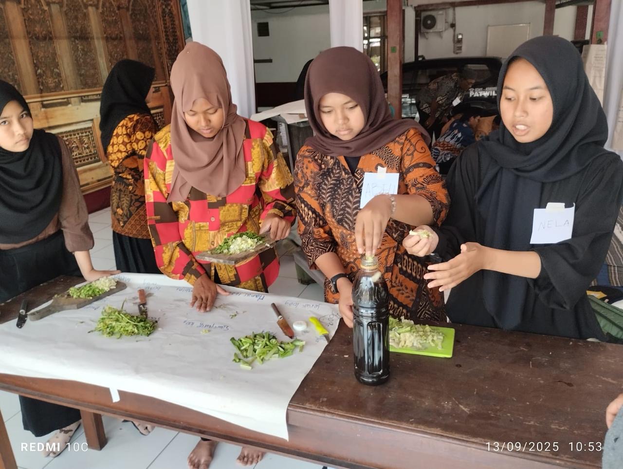 Kreatif! Generasi Muda Malang Olah Sampah Buah Jadi Ecoenzim untuk Selamatkan Bumi