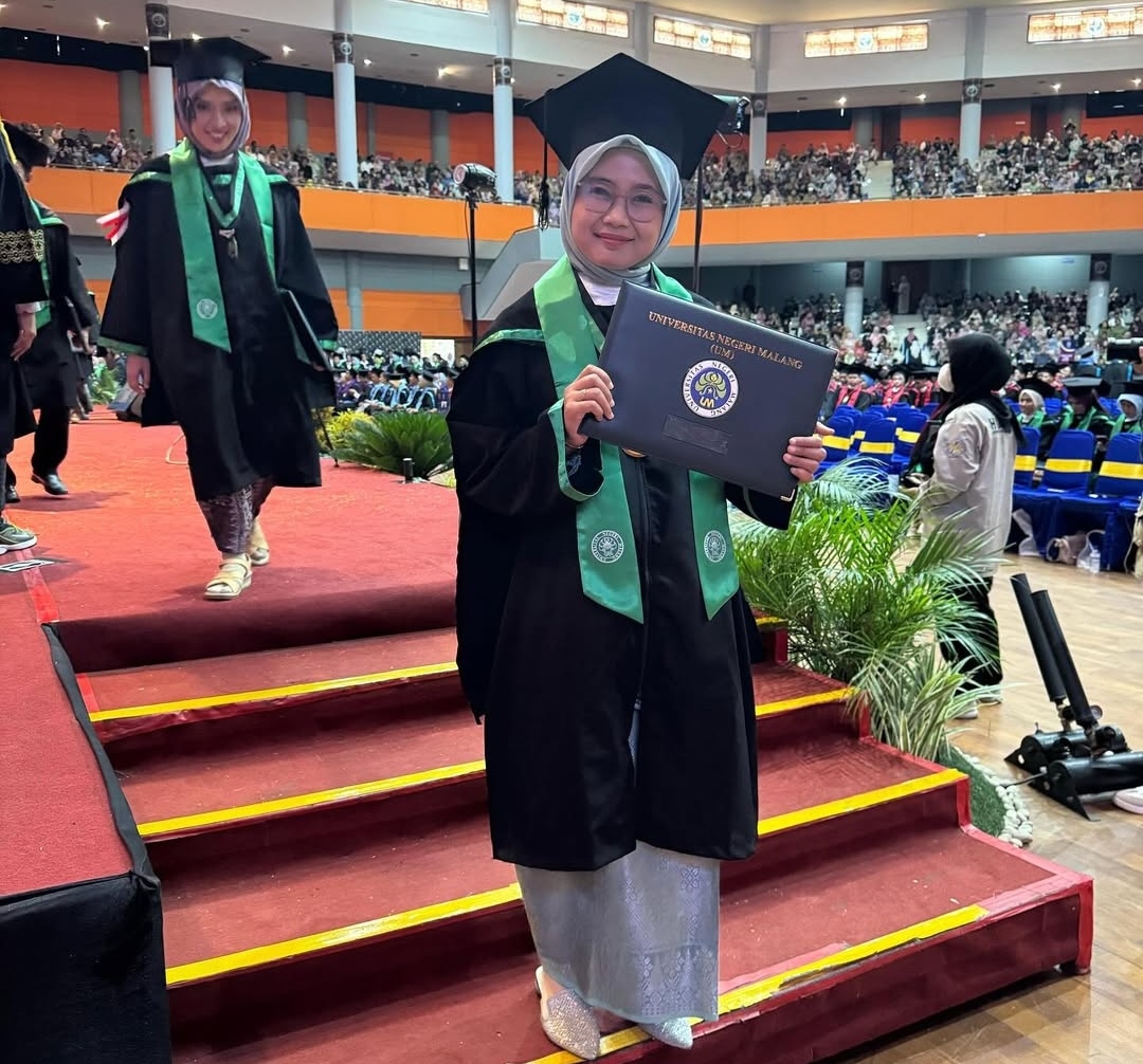 Tsania Nur Diyana Raih Lulusan Terbaik S3 FMIPA dengan Prinsip Tuntut Ilmu Sepanjang Hayat