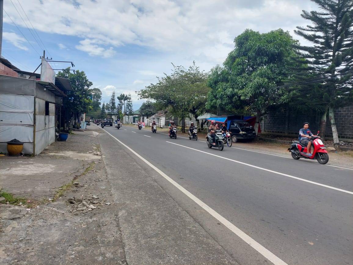 Didominasi Kendaraan Roda Dua, Lalu Lintas Jalan Raya Sumber Pasir Lancar