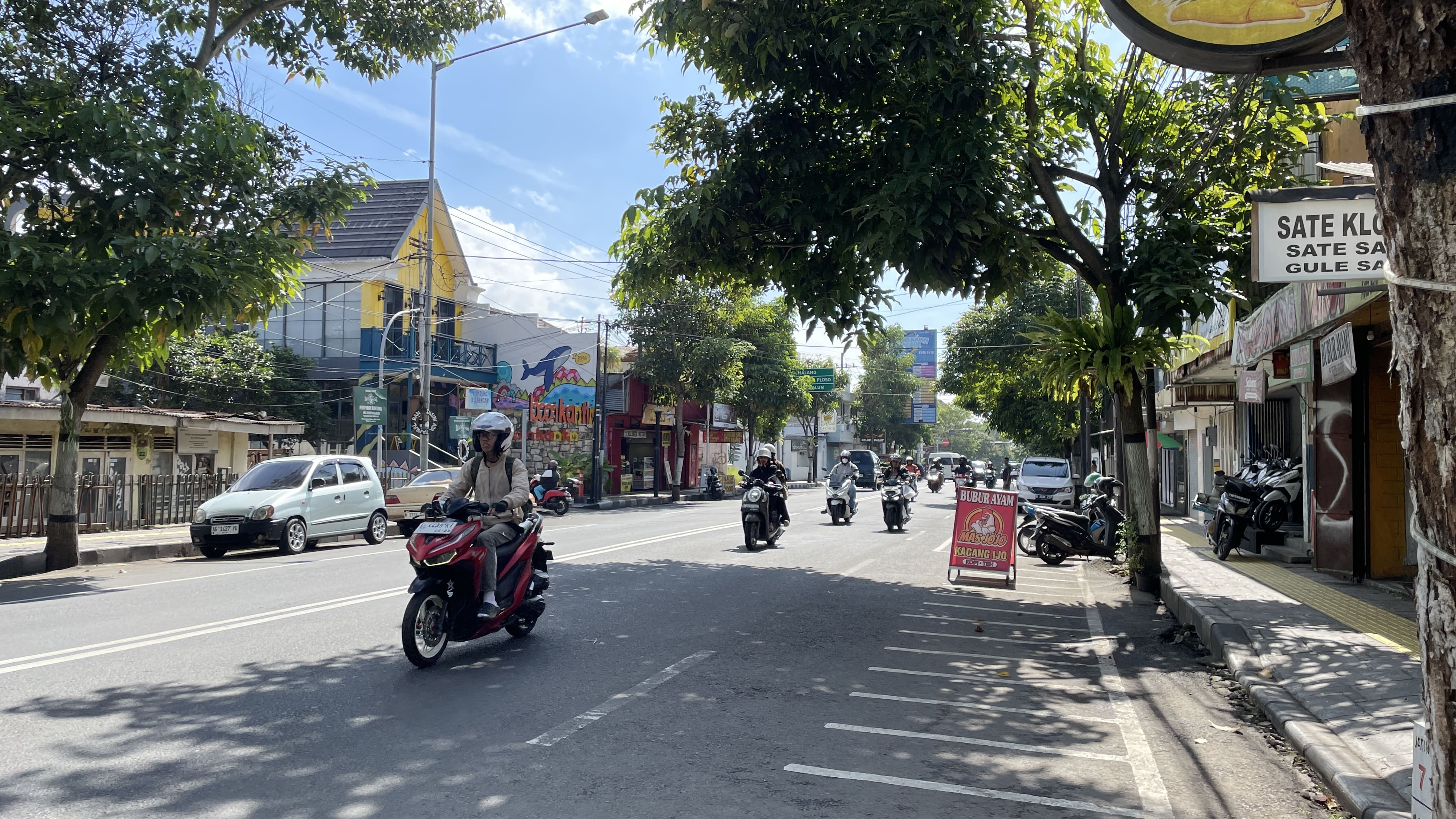 Sabtu Siang, Pekerja Ramai-Ramai Tinggalkan Kota Batu untuk Pulang Kampung