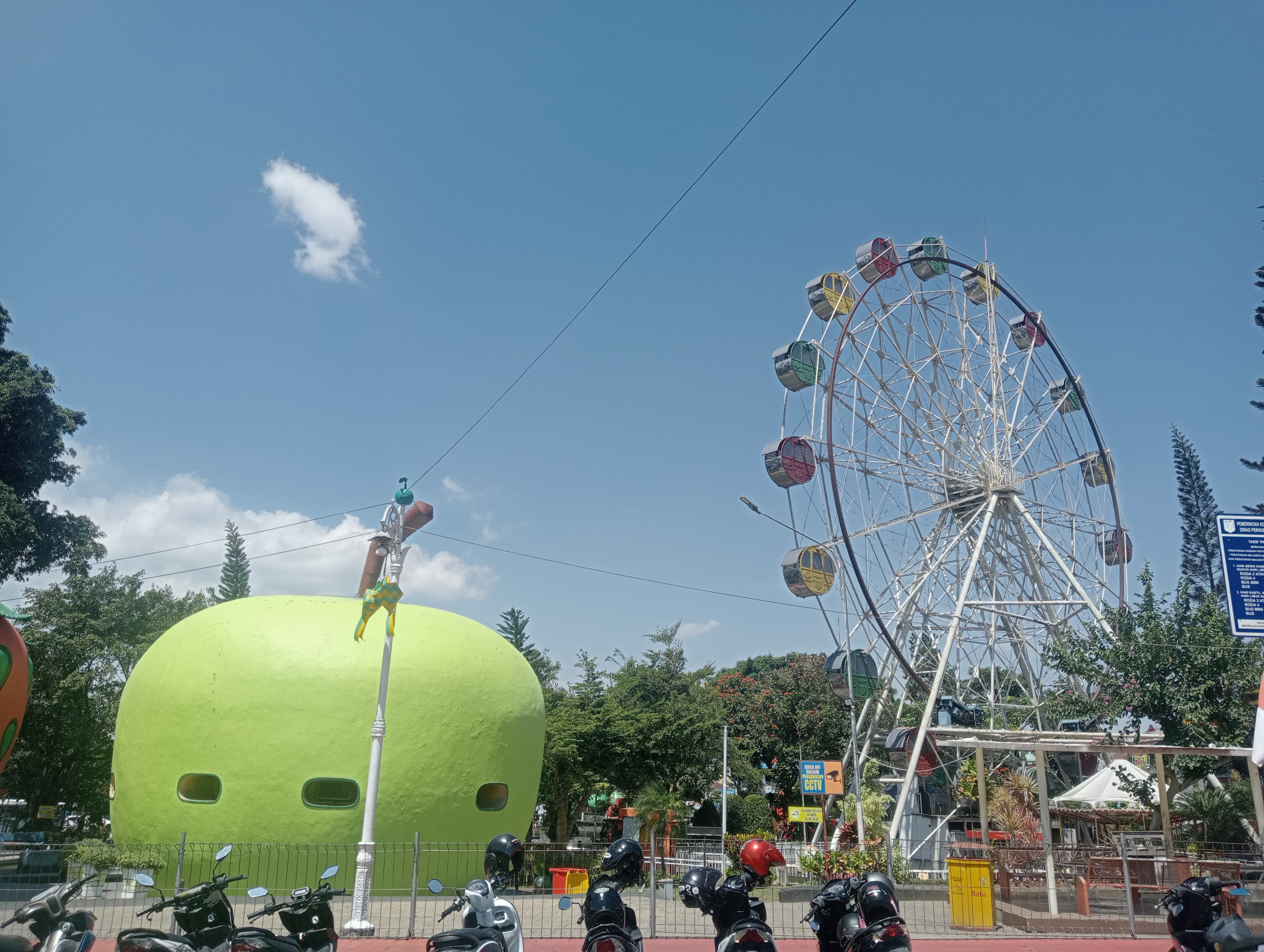 Sore Malam di Alun-Alun Batu, Ada Sate Lok-Lok, Ketan Legend dan Ceker Setan 