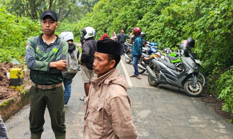 12 Pemotor Tertahan di Sekitar Longsoran Cangar-Pacet, Akibat Tak Sabar dan Nekat Terobos