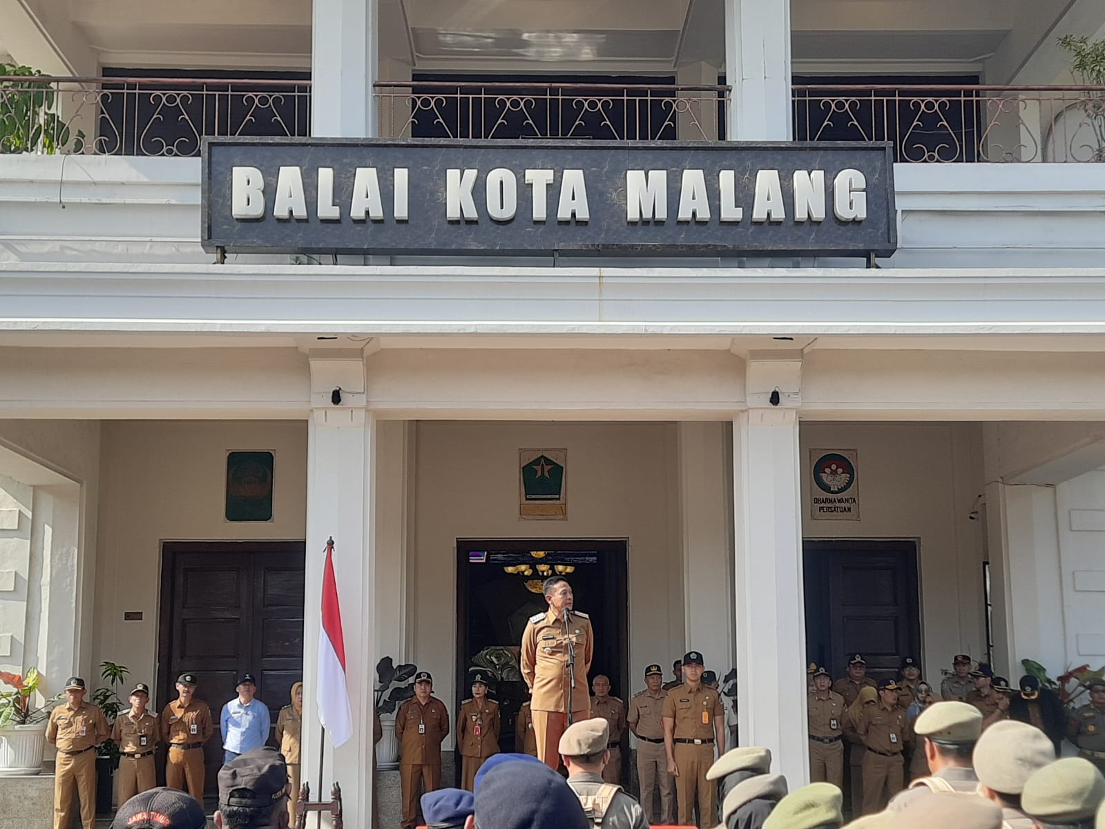 Wali Kota Malang Wahyu Hidayat Pimpin Apel Perdana, Tegaskan Kolaborasi dan Realisasi Program Unggulan