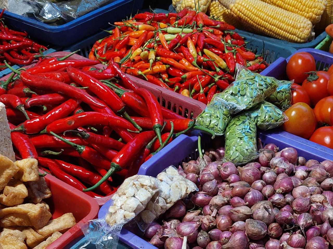 Jelang Nataru, Harga Cabai dan Bawang Merah di Pasar Tumpang Naik Tajam 