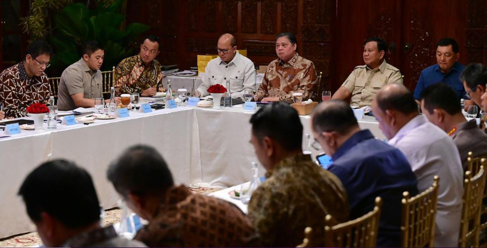 Prabowo Kumpulkan Sejumlah Menteri di Kediaman Minggu Malam, Bahas Ketahanan Pangan dan Energi