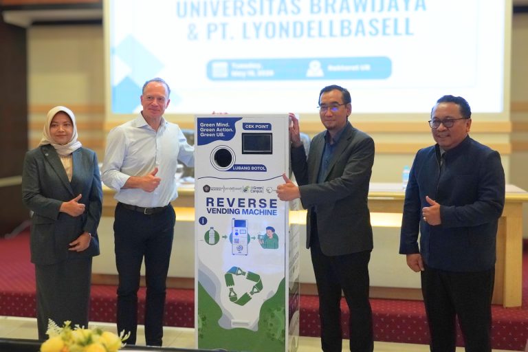 UB Gandeng PT LyondellBasell Hadirkan Mesin Daur Ulang Botol Plastik (RVM) untuk Dukung Ekonomi Sirkular