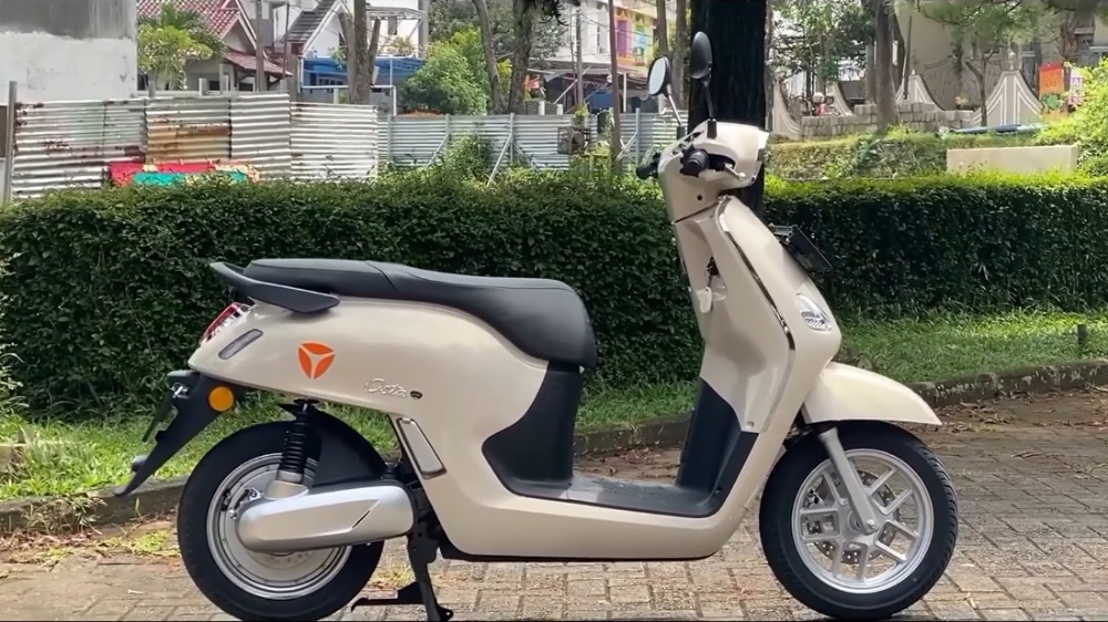 Motor Listrik vs Motor Bensin 110 CC, Benarkah Lebih Hemat? Ini Perhitungan Biaya Sebenarnya