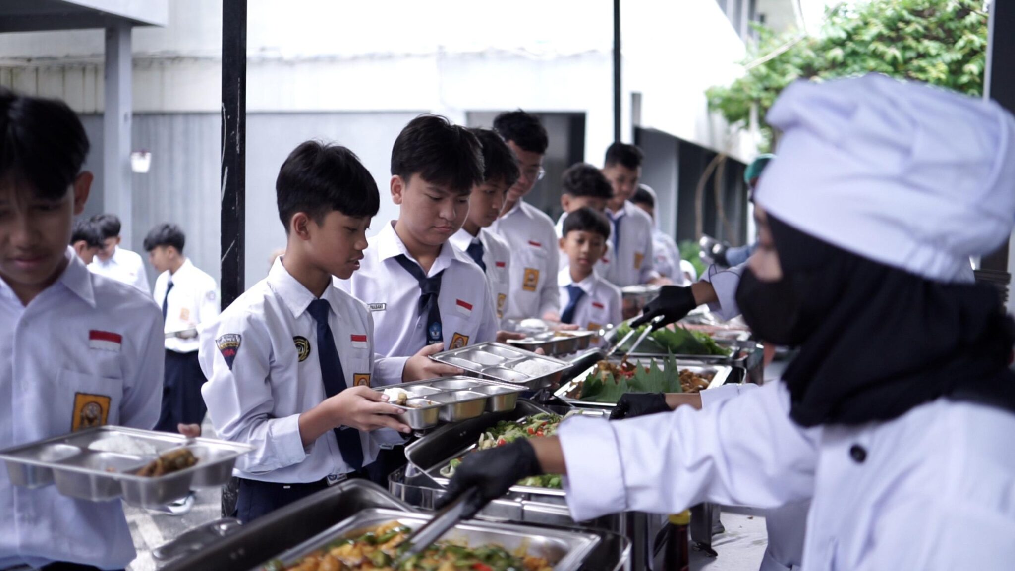 BGN Perluas MBG Prasmanan, Target 10.000 Dapur Beroperasi Akhir 2026