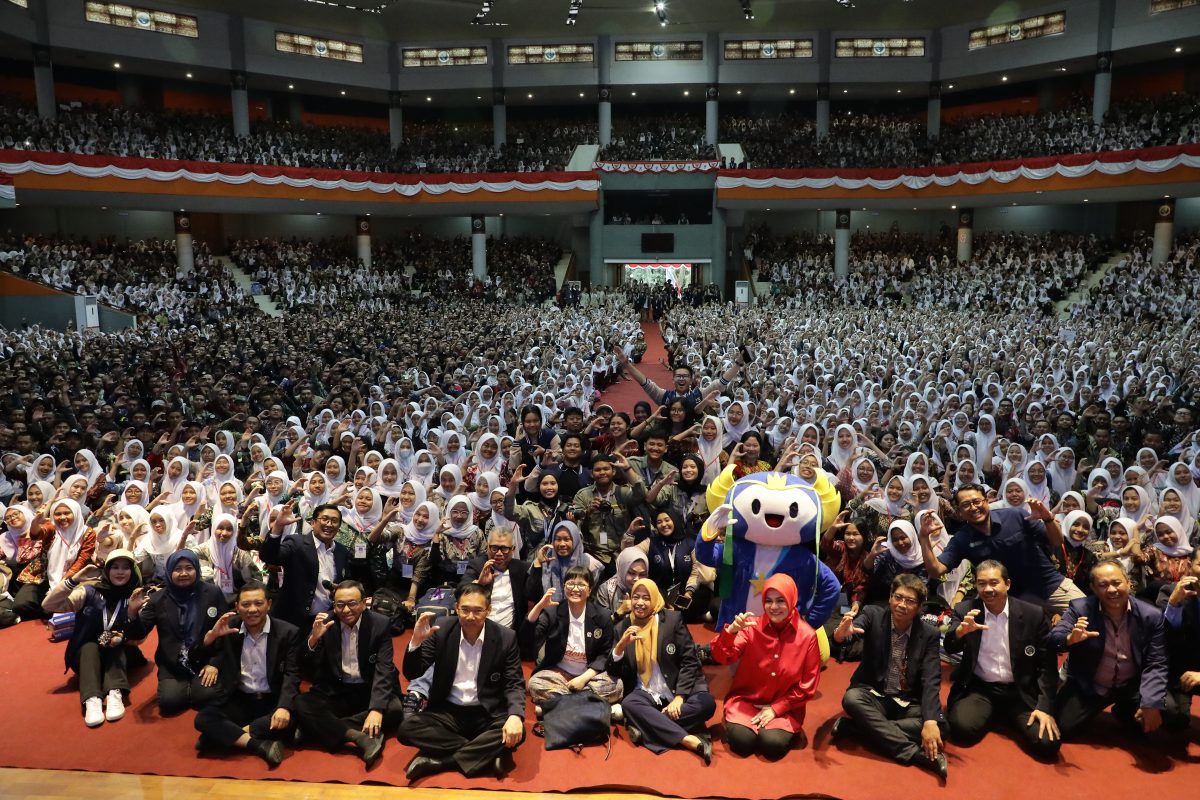 Berbicara di PKKMB UM, Wamen Diktisaintek Dorong Mahasiswa Baru Kuasai Riset