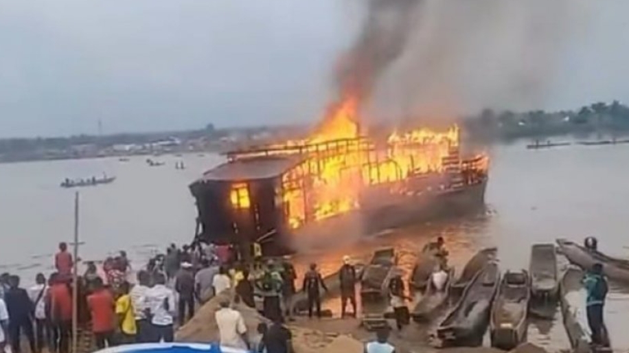 Marah Ramalan 'Kiamat' Meleset, Pengikut 'Nabi Nuh' asal Ghana Bakar Bahtera