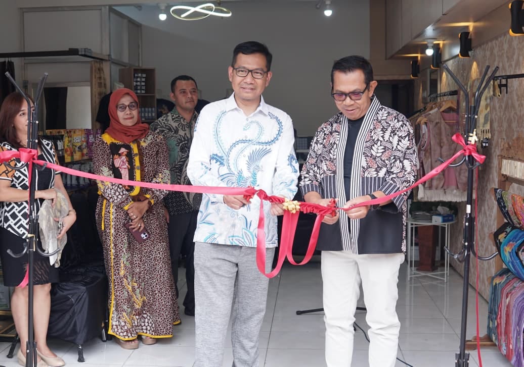 Toko Bodro Batu Dibuka Kembali, Nurochman Dorong UMKM Go Digital