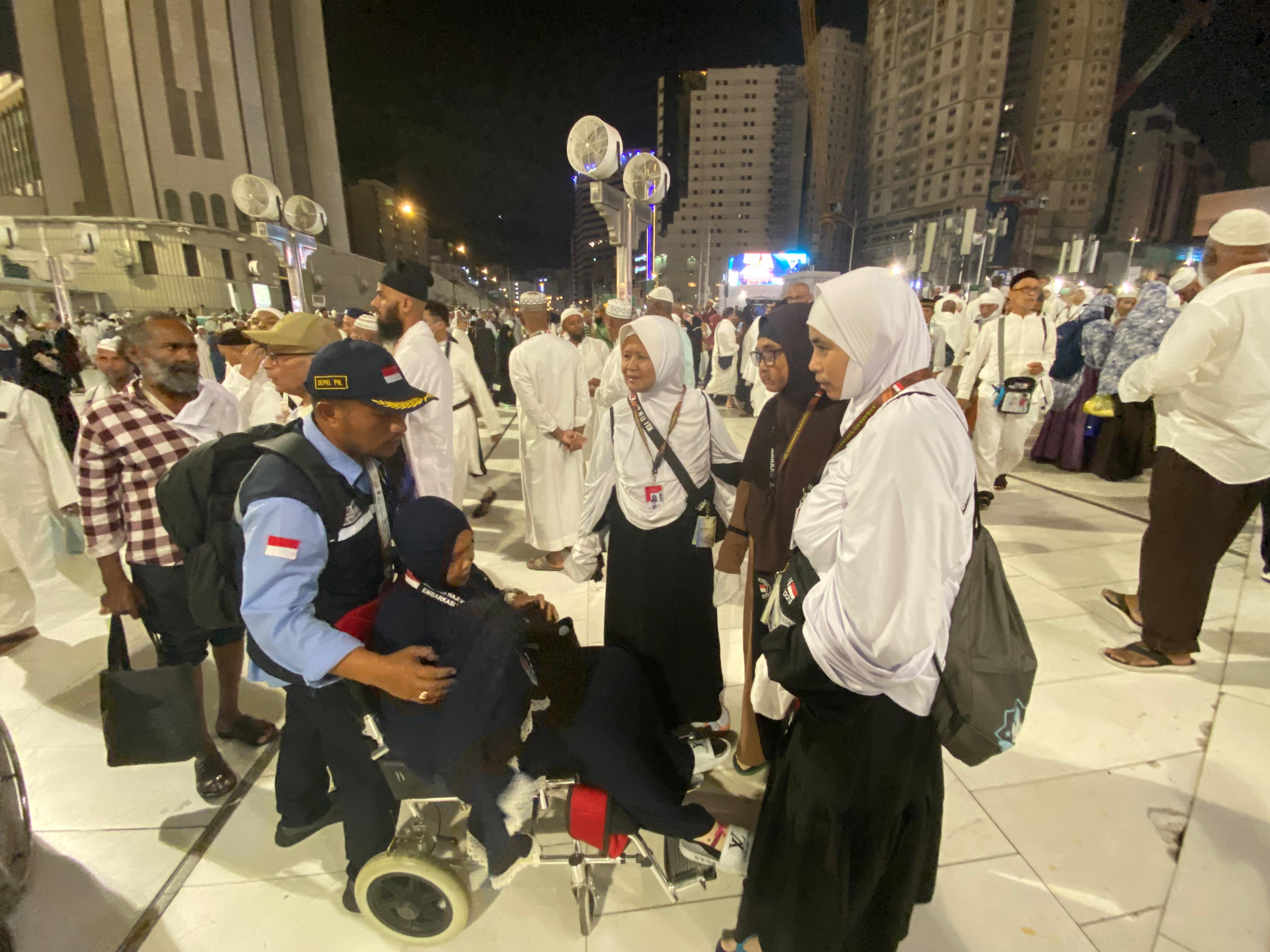 PPIH Siapkan Layanan Khusus Kursi Roda dan Pendampingan Ibadah untuk Jamaah Lansia dan Disabilitas