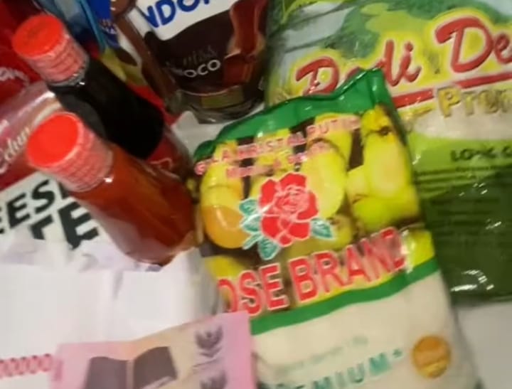 Ada Uang Tunai Hingga Payung Eksklusif! Unboxing Bingkisan Open House Prabowo