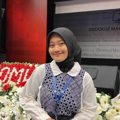 Mahasiswi UIN Malang Ini Ikut Aksi Sosial di Illinois, Amerika Serikat, Bantu Tuna Wisma di Sana