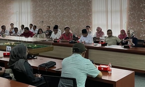 Dua DPRD, Kota dan Kabupaten Malang Kompak Bantu Warga Terdampak TPA Supit Urang