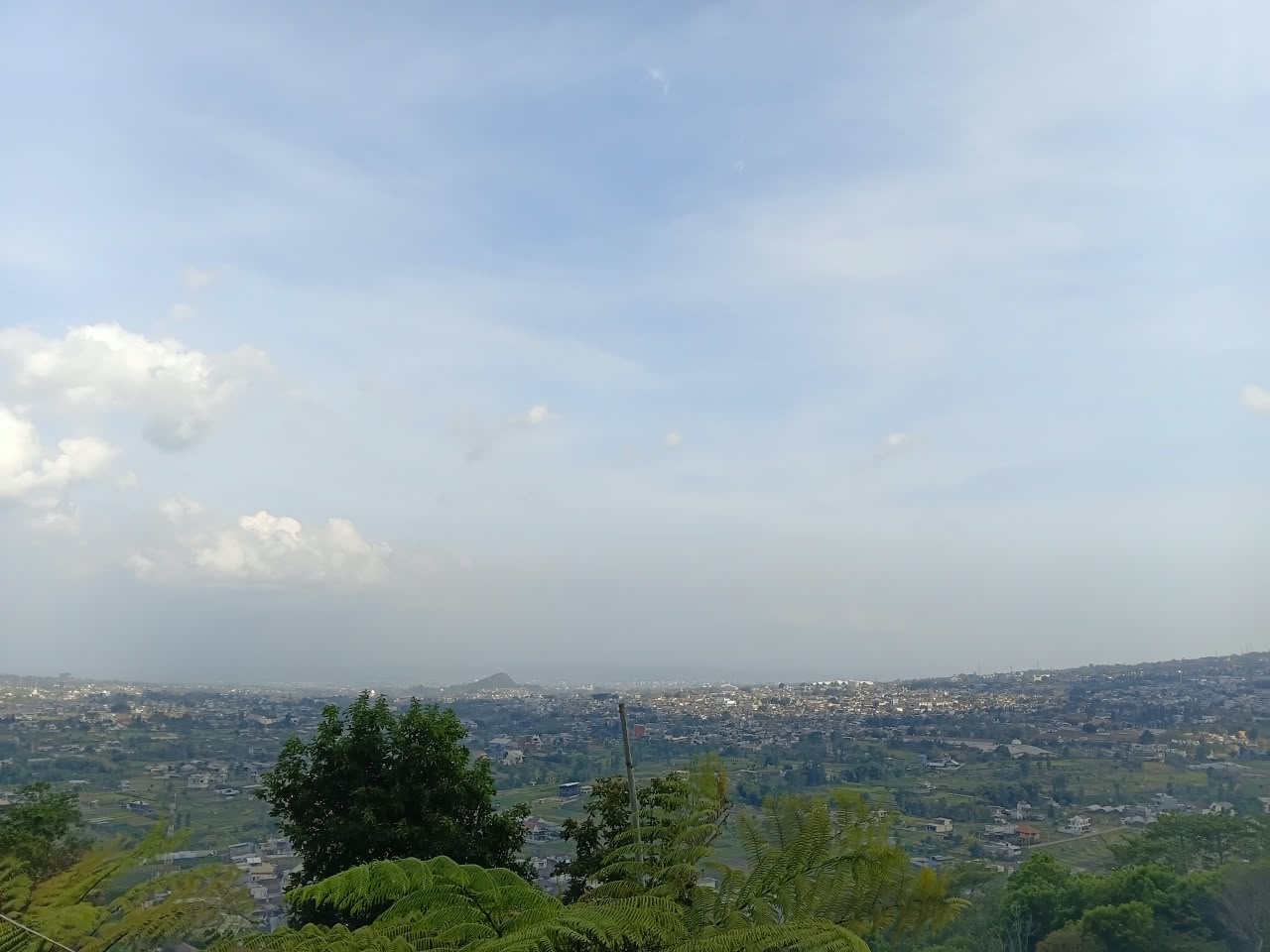 Cuaca Kota Batu 7 Oktober 2026: Hujan Ringan, Suhu 16–26°C, Angin hingga 15,5 Km/Jam
