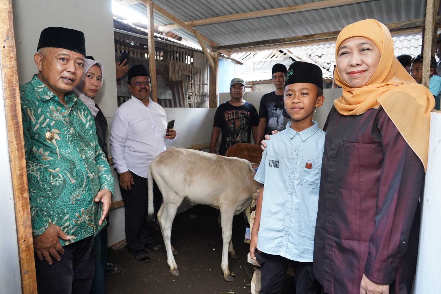 Dinilai Punya Cita-Cita Mulia, Anak Singosari Ini Dapat Rejeki Berupa Dua Anak Sapi 