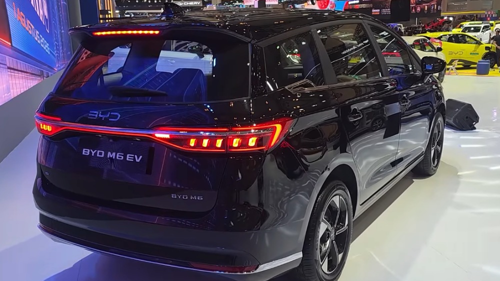 BYD M6 EV CKD Rp395 Juta, Apa Bedanya dengan Versi CBU?