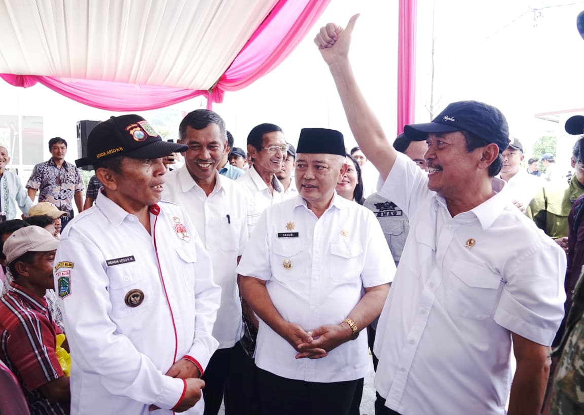 Tinjau Kampung Nelayan Merah Putih, Menteri KKP dan Bupati Malang Pastikan Optimalisasi Sarana Nelayan
