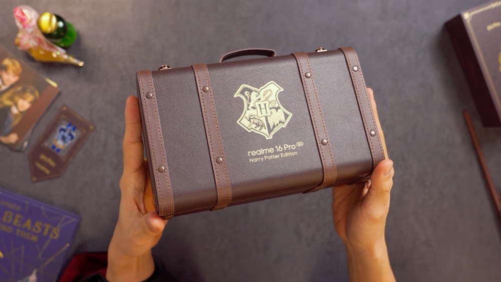 realme 16 Pro Harry Potter Edition Punya Kotak Unik, Isinya Bikin Unboxing Makin Berbeda