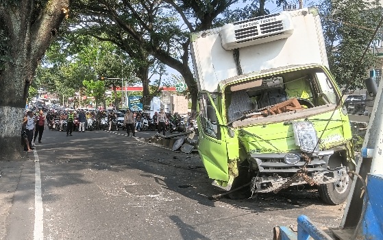 Kecelakaan Truk Pengangkut Sosis di Jalur Malang-Jombang Diduga Karena Sopir Mengantuk