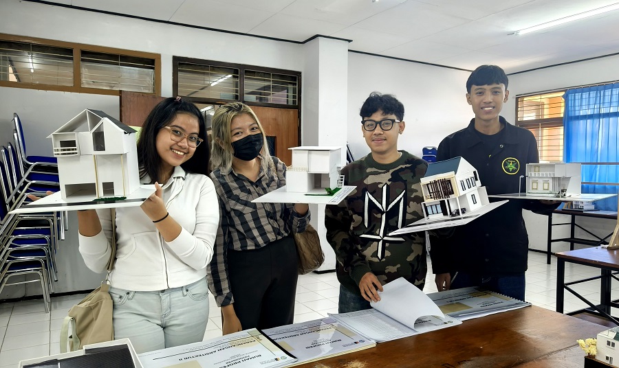 Alumnus ITN Perancang Disain Mie Gacoan Sharing Inspirasi dalam Ajang Nata Karya 4.0 di Kampus ITN Malang