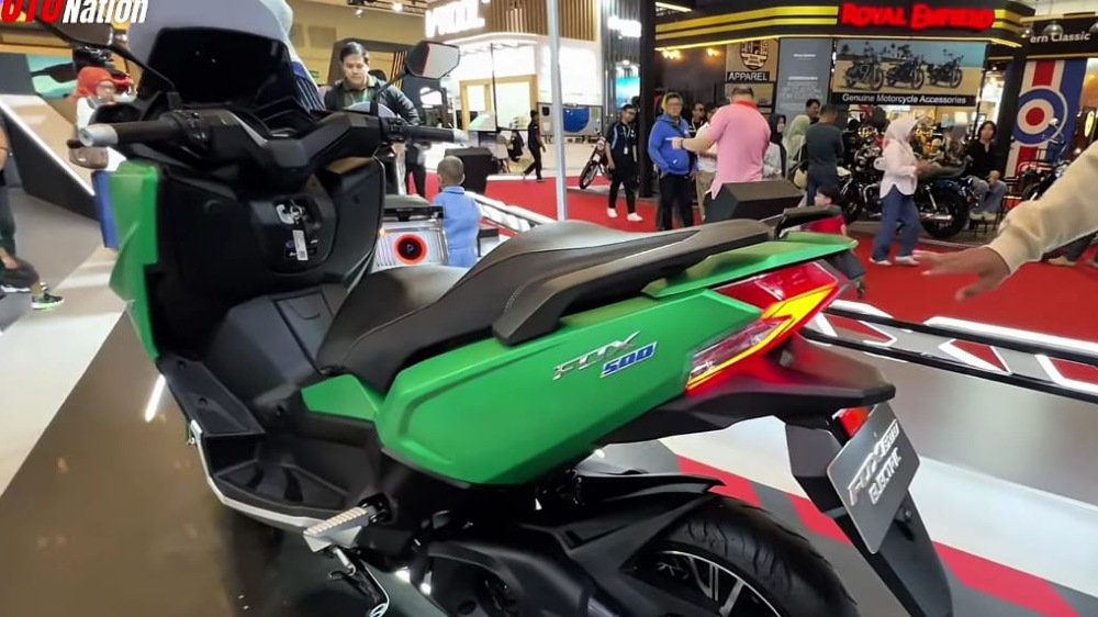 Polytron Fox 500 Bikin Heboh GJAW 2025, Motor Listrik 5.000 Watt Ini Tembus 130 Km/Jam