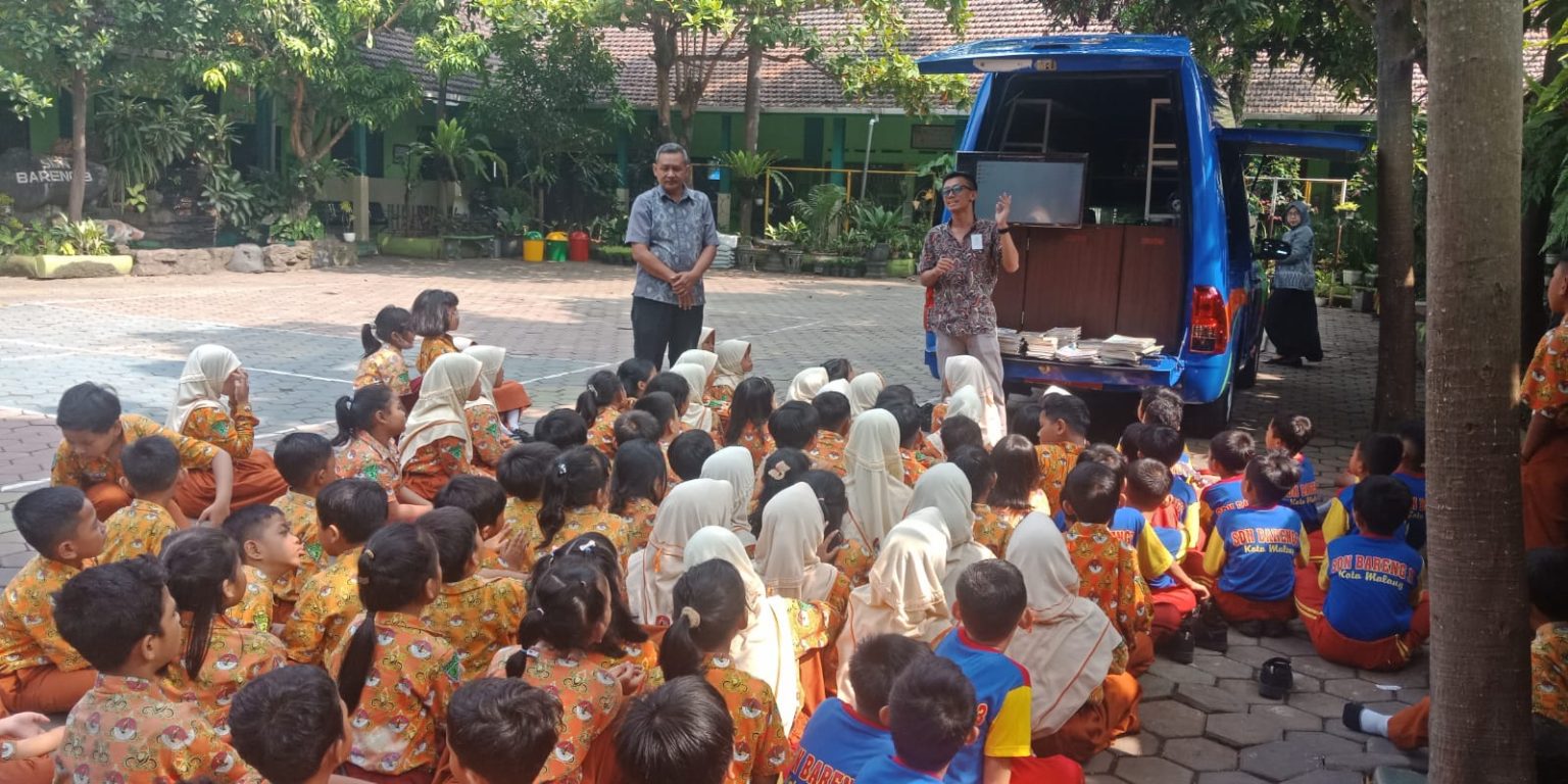 Hari Anak Sedunia, Mobil Perpustakaan Keliling Kota Malang Datangi Tujuh Sekolah 