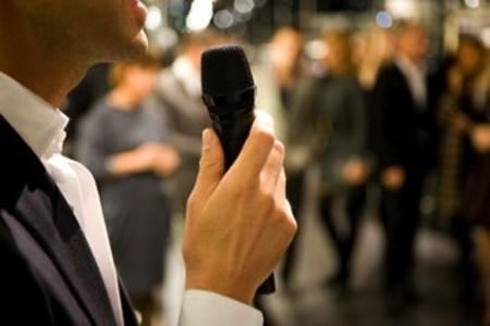 Mahasiswa Ingin Berkarir Sebagai MC Profesional? Lakukan Ini Untuk Mempersiapkan!