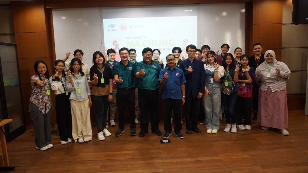 Universitas Ma Chung Gelar Summer Camp Internasional, Mahasiswa Thailand dan Kamboja Diajari mBatik