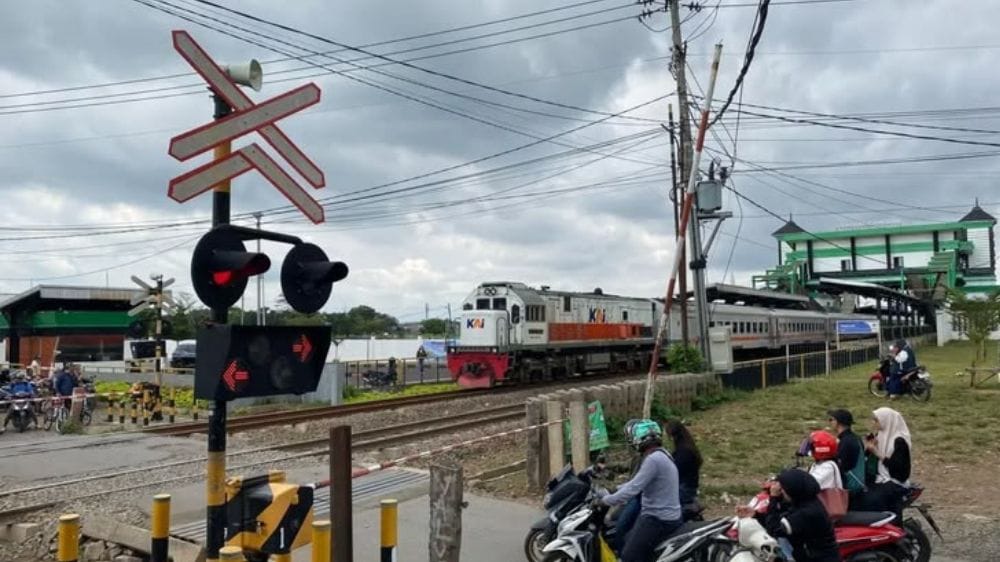 KAI Pasang Palang Sementara di Perlintasan JPL 85 Bekasi Timur yang Picu Kecelakaan KA Maut