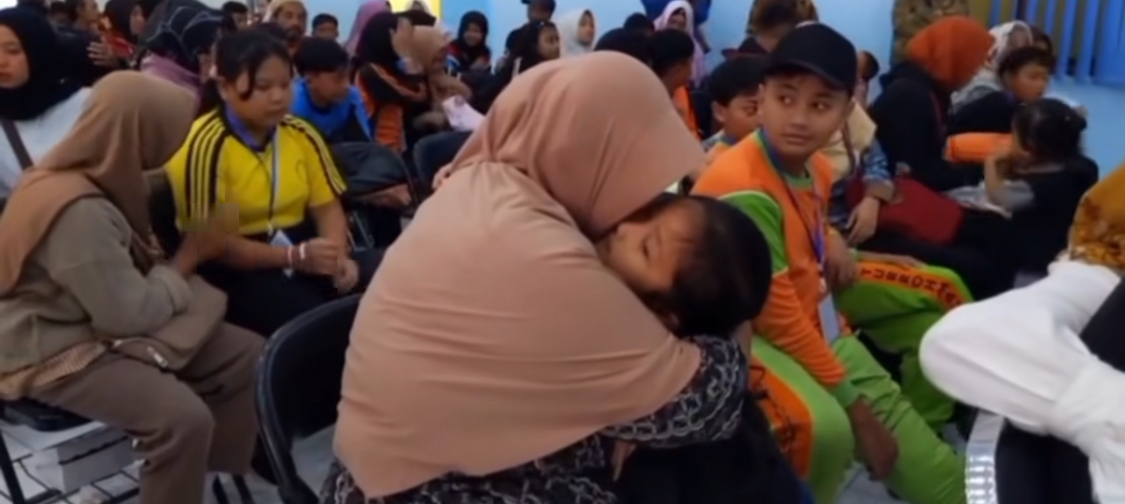 Suasana Haru Warnai Perpisahan Orang Tua di Sekolah Rakyat Kota Batu