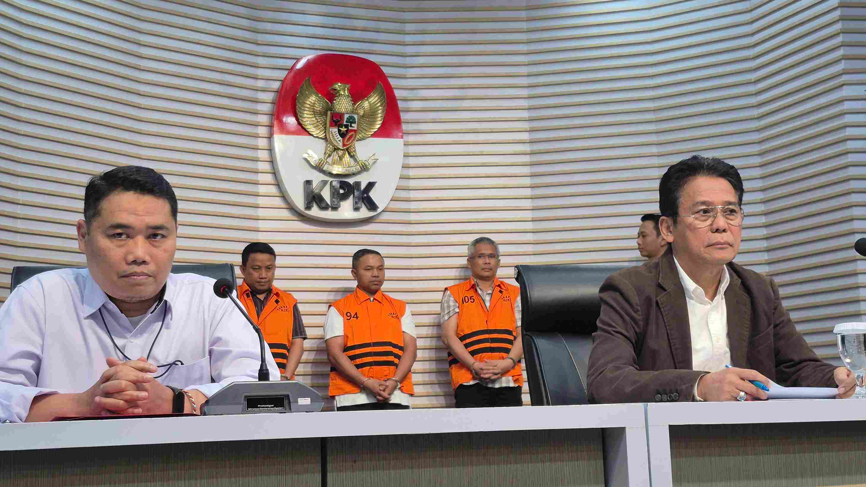 Pakai Rompi Oranye, Gubernur Riau Abdul Wahid Resmi Jadi Tersangka Kasus Pemerasan: Ditahan 20 Hari