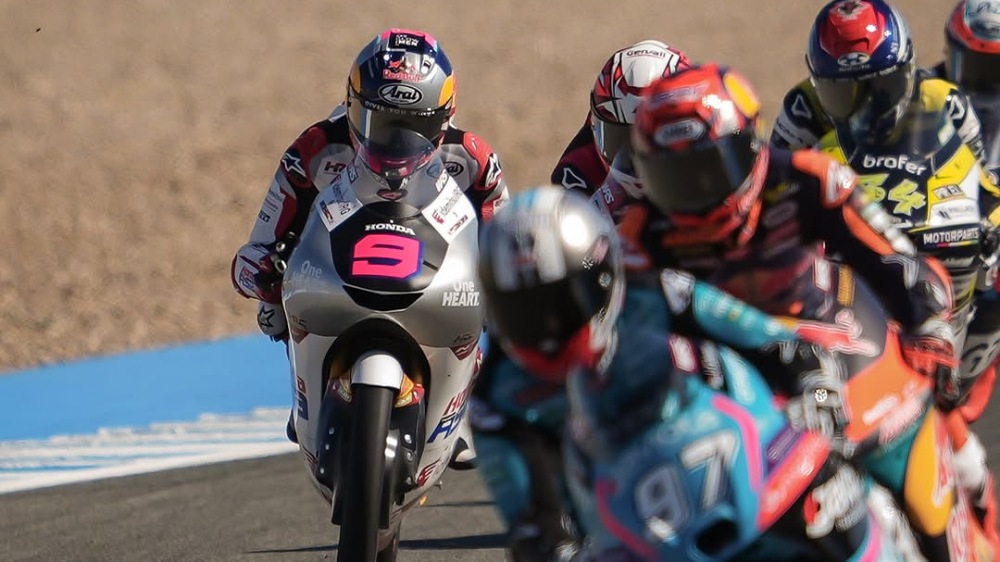 Rival yang Paling Sering Berduel dengan Veda Ega Pratama di Moto3 2026, Siapa Saja?