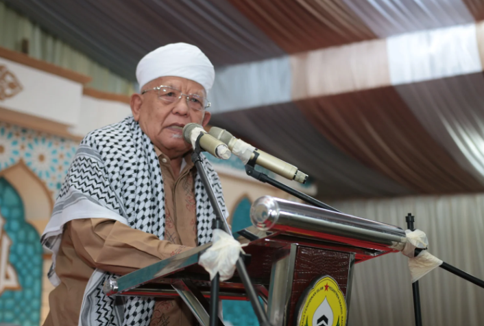 KH Syukron Makmun Wafat, Ulama Bergelar Singa Podium Pendiri Ponpes Daarul Rahman