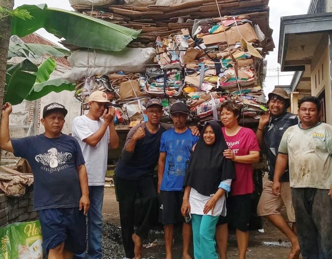 Komunitas Tempe Sabar, dari Peduli Sampah hingga Sedekah untuk Sesama