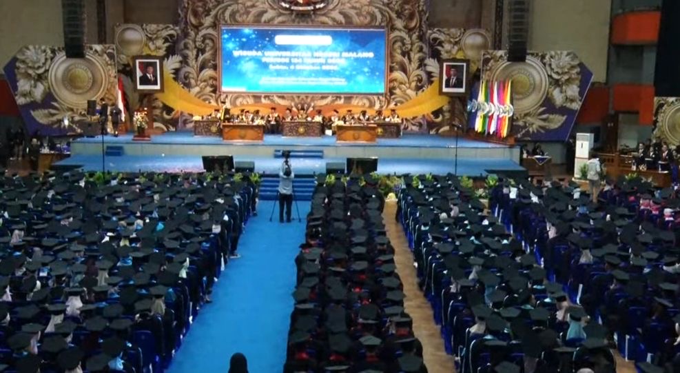 Rektor UM Ajak 1.200 Wisudawan Wujudkan Ilmu Bermanfaat, 2 Lulusan Raih IPK 4,00