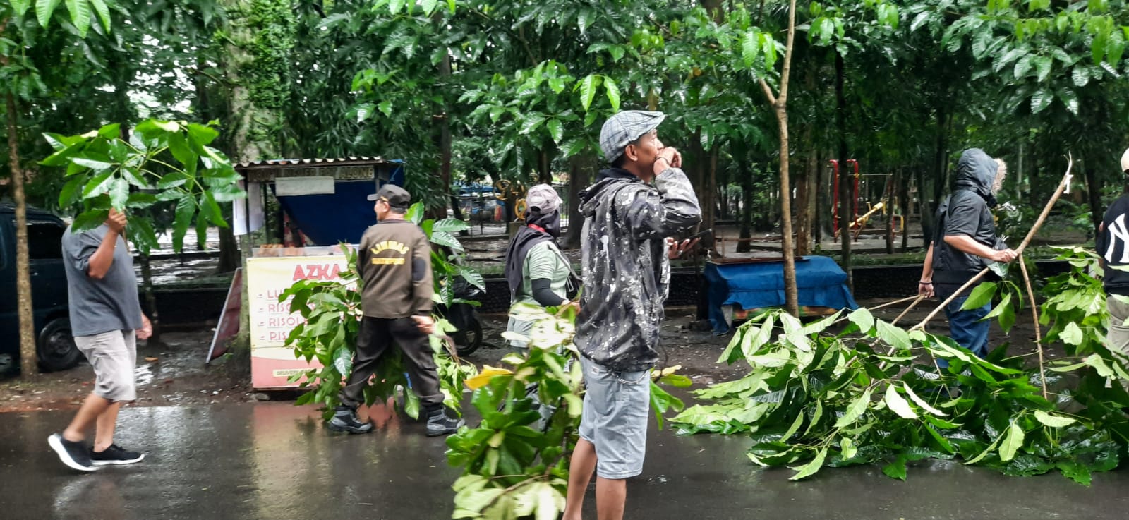 Persiapan Madyapuro Mangano, Warga dan Panitia Kerja Bakti Bersih-Bersih Lokasi 