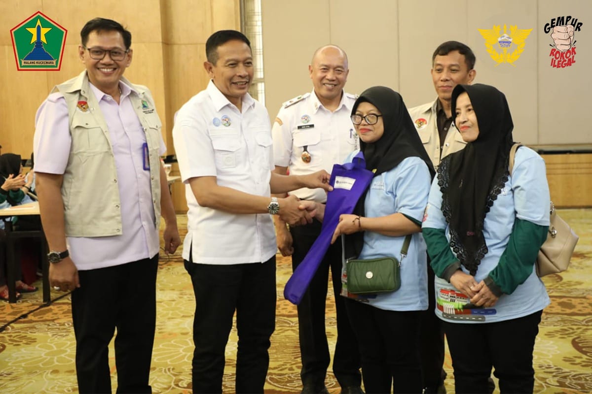 Dorong Kemandirian Ekonomi, Diskopindag Berikan Pelatihan dan Bantuan Alat Usaha bagi Pekerja IHT