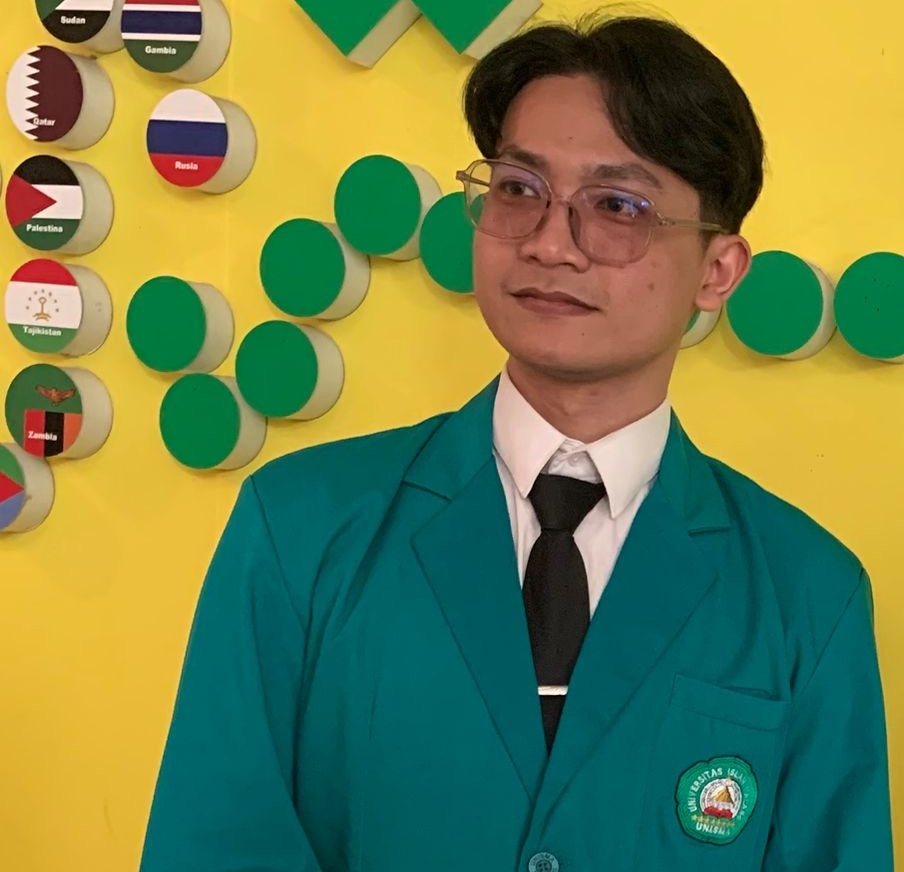 Lulusan Terbaik Unisma Ini Bongkar Celah Hukum Pailit Lewat Skripsi Tajam, IPK-nya Nyaris Sempurna!