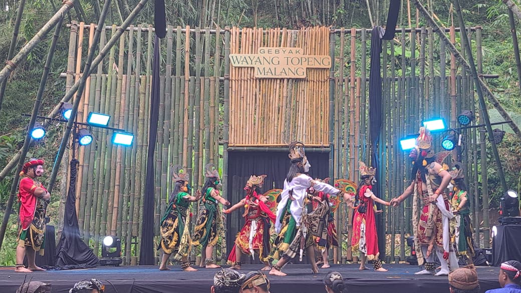 Gebyak Wayang Topeng Malang: Nafas Baru Peneguhan Identitas Budaya di Desa Wisata Boon Pring Malang