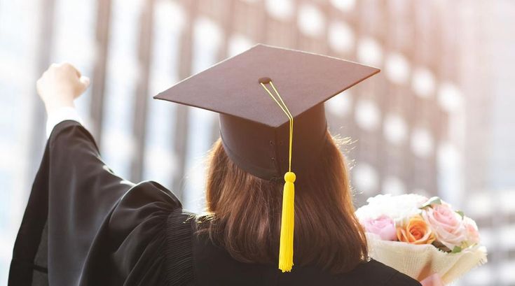 Baru Lulus, Bingung Mau Langsung Kerja atau Lanjut S2 Dulu? Coba Pertimbangkan Hal Ini!