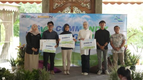 Tampilkan Aksi Bersih-Bersih Sampah Plastik, Program Riverlution Mahasiswa FT Juarai Rivluencer PJT 1