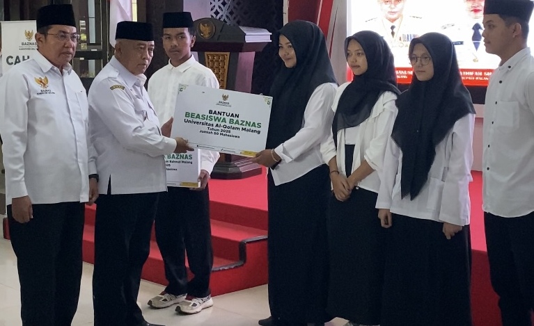 BAZNAS Beri Beasiswa untuk 126 Mahasiswa Baru dari Perguruan Tinggi di Kabupaten Malang 