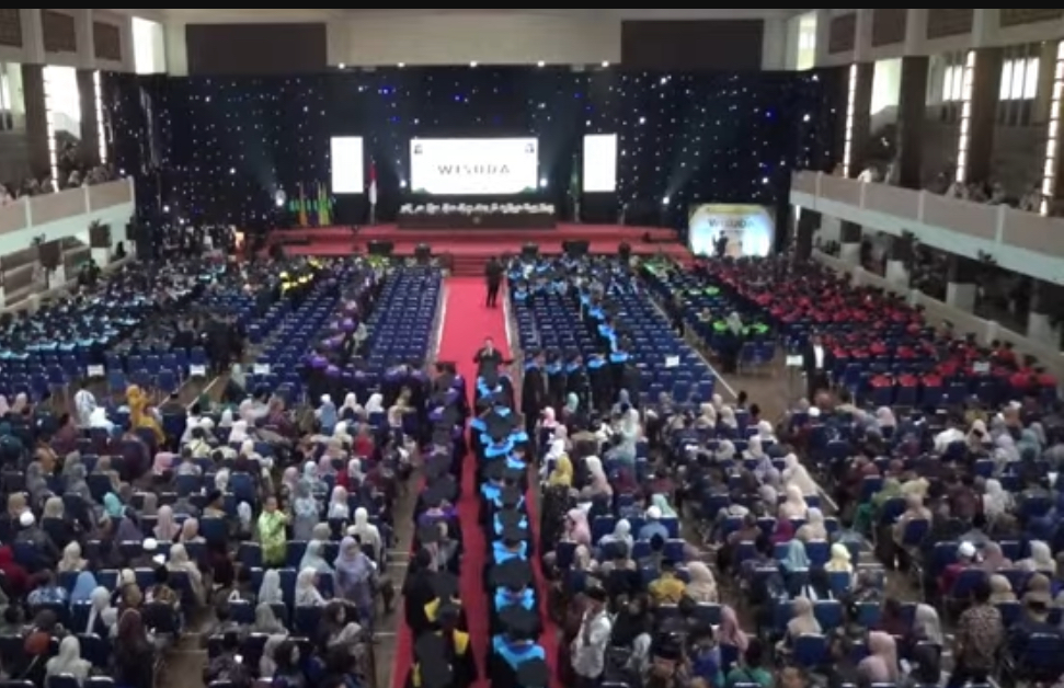 800 Lulusan UIN Maliki Malang Dikukuhkan, Rektor Tekankan Penguasaan AI dan Akhlak