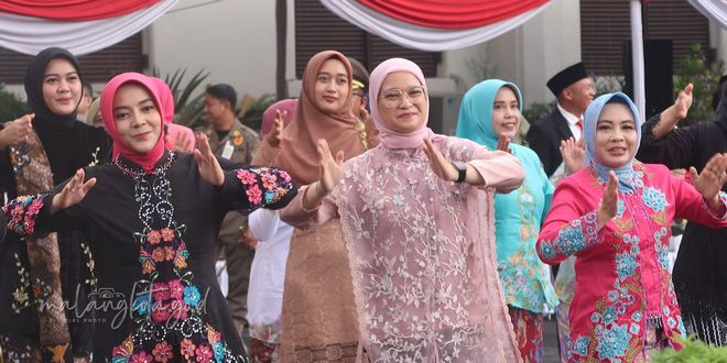 Peringatan Hari Ibu di Balai Kota Malang, Petugas Upacara Ibu-Ibu, Juga Tampilkan Flashmob